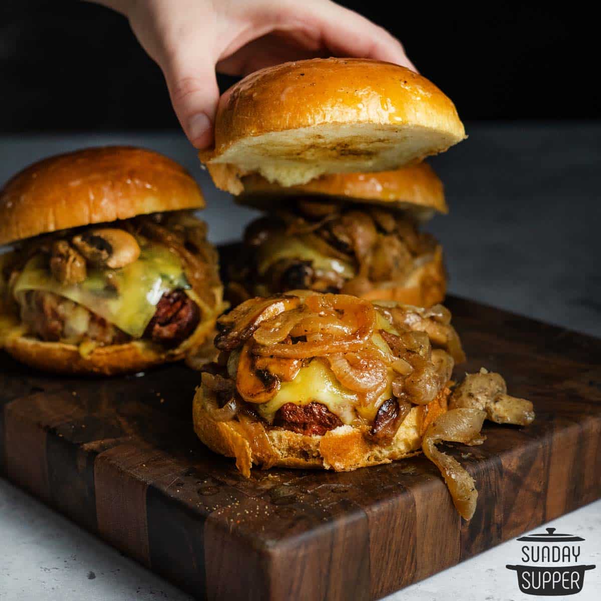 Easy Mushroom Swiss Burger: Gourmet Flavor for Weeknight Meals